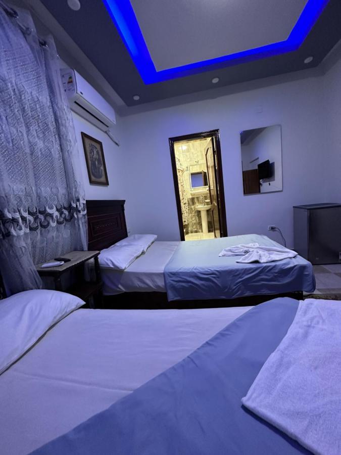 Family Pyramids View Bed & Breakfast