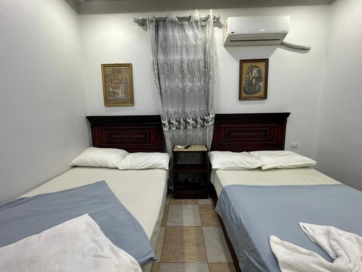 Bed & Breakfast Family Pyramids View