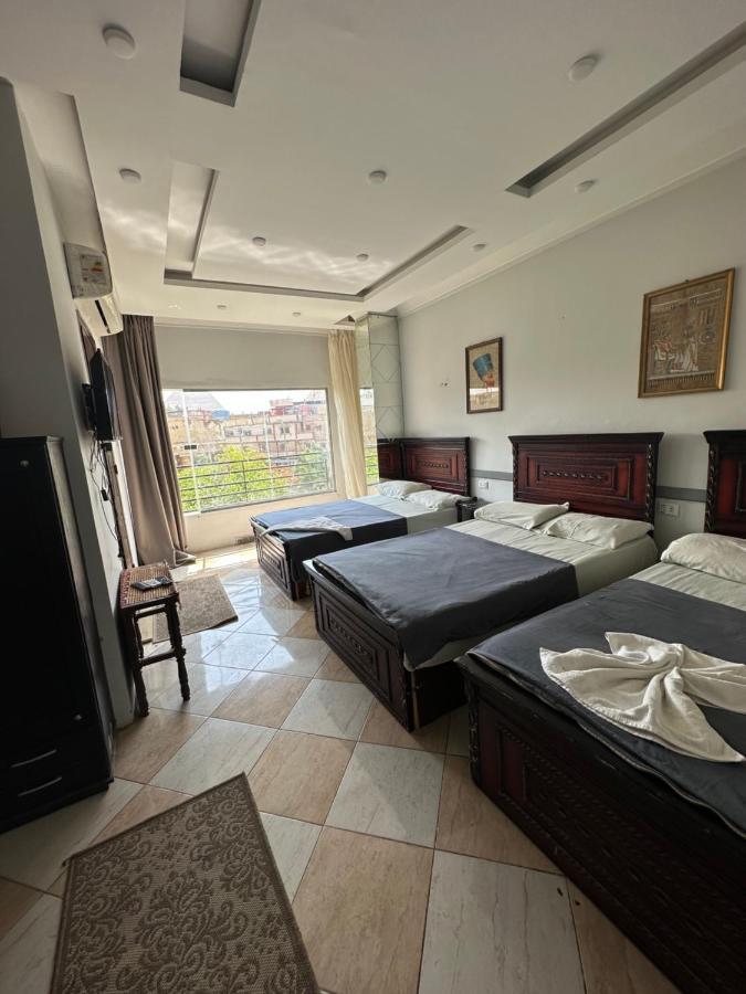 Bed & Breakfast Family Pyramids View