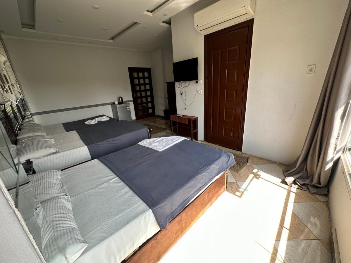Bed & Breakfast Family Pyramids View
