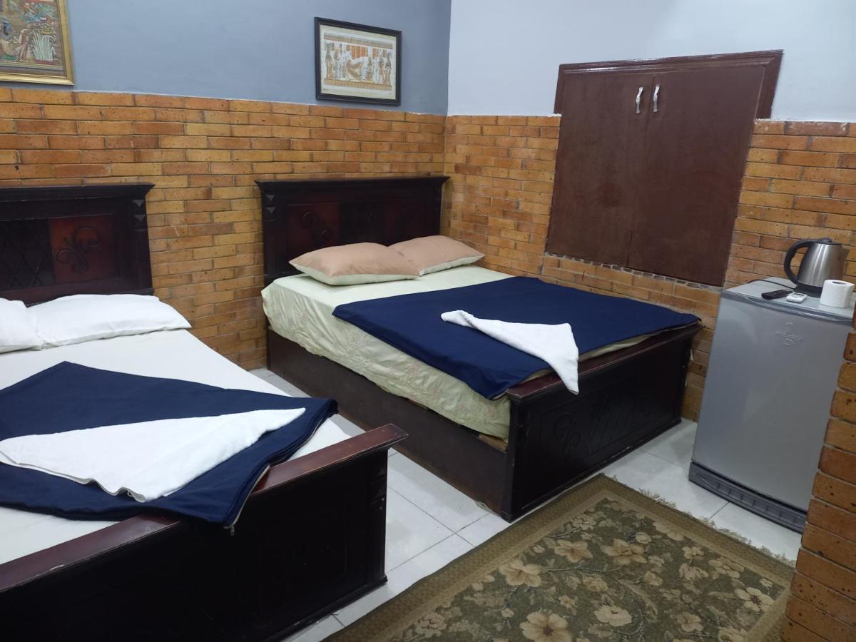 Family Pyramids View Bed & Breakfast
