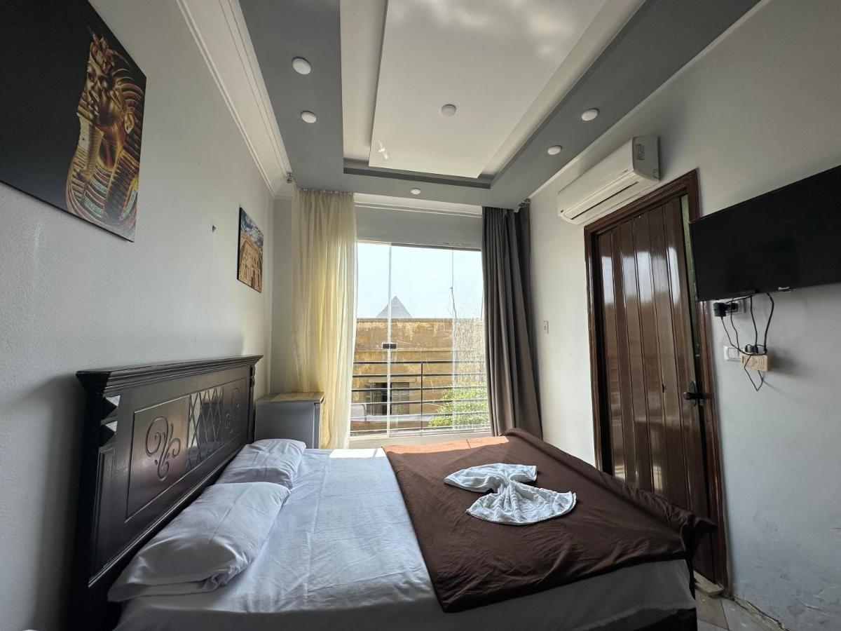 Bed & Breakfast Family Pyramids View *