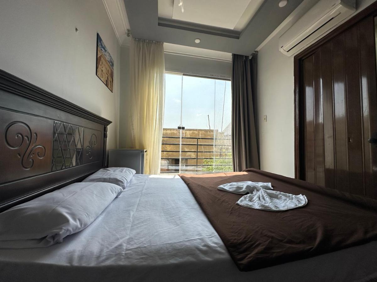 Bed & Breakfast Family Pyramids View *
