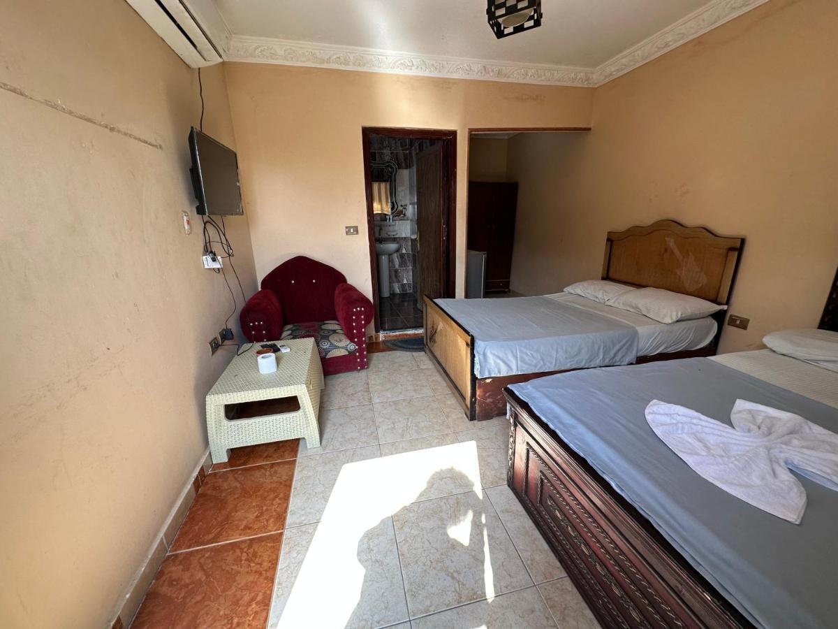 Bed & Breakfast Family Pyramids View