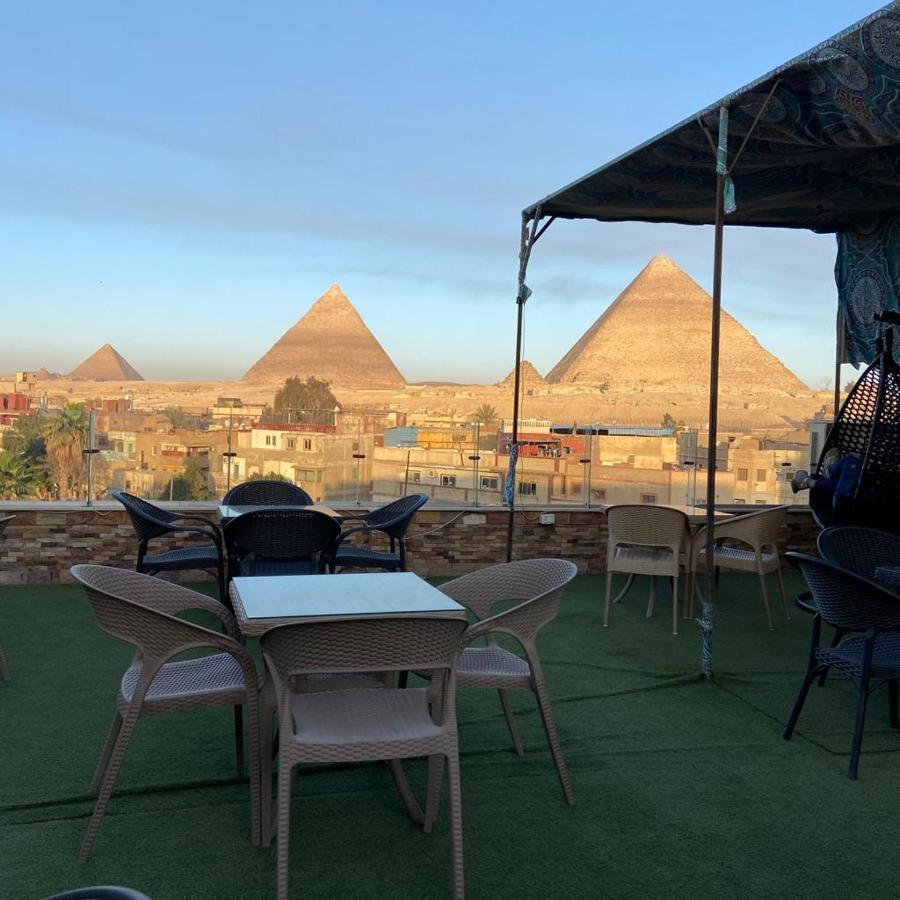 Family Pyramids View Bed & Breakfast