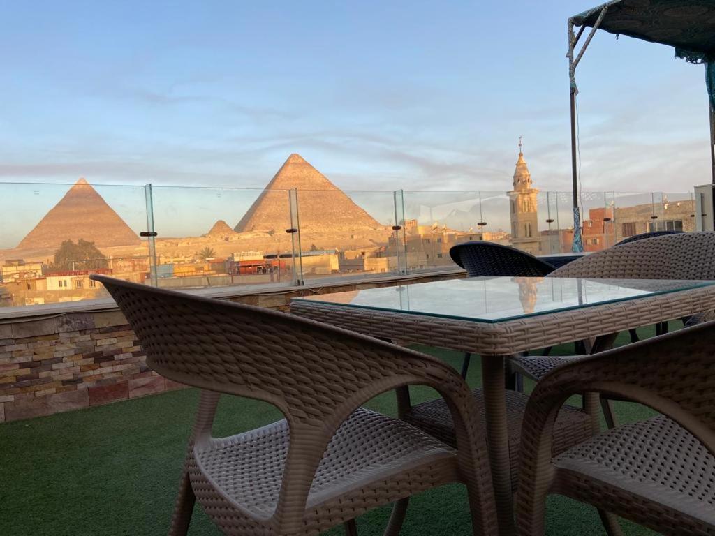 Bed & Breakfast Family Pyramids View