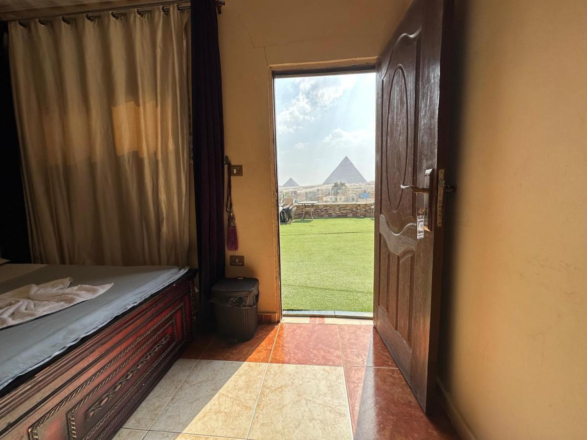 Family Pyramids View Bed & Breakfast